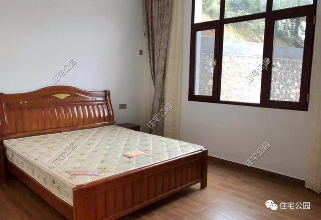 為了回老家工作的女兒，江西父母建三層別墅，小院裝修全做好120萬(wàn)