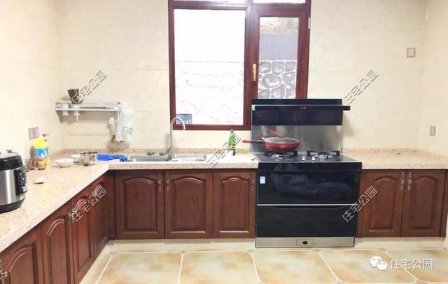 為了回老家工作的女兒，江西父母建三層別墅，小院裝修全做好120萬(wàn)