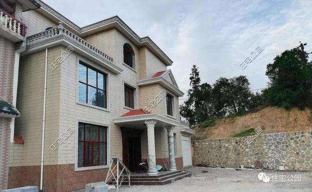 為了回老家工作的女兒，江西父母建三層別墅，小院裝修全做好120萬(wàn)