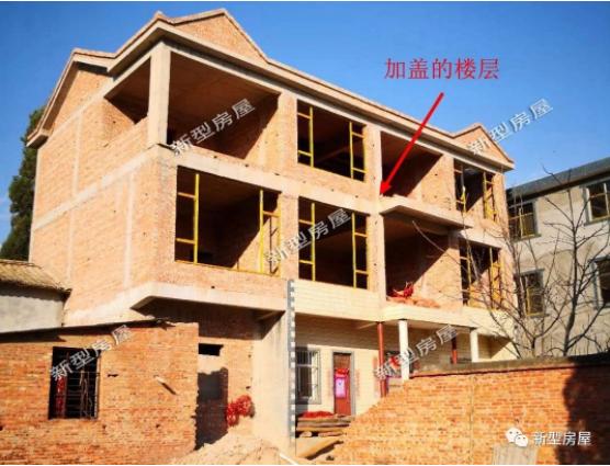 農(nóng)村平房加蓋樓層，承重竟然用一根鋼管，暗藏安全隱患！