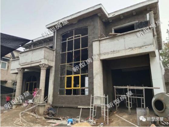 包工頭把腳手架搭成這樣，工人們的安全怎么保證？