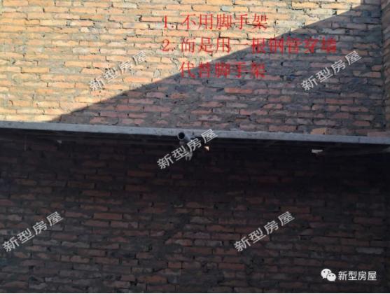 包工頭把腳手架搭成這樣，工人們的安全怎么保證？