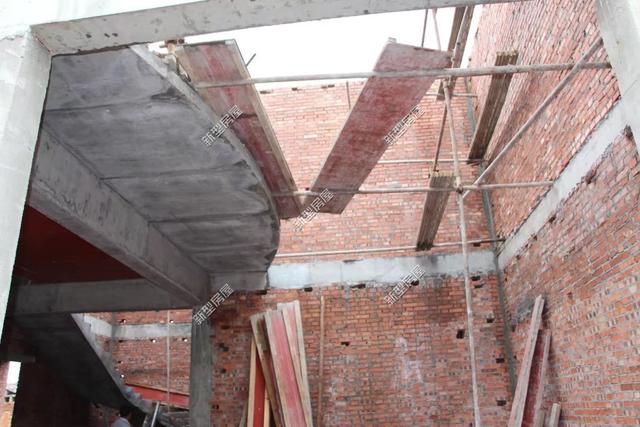 很多包工頭不做的旋轉樓梯，其實非常簡單！