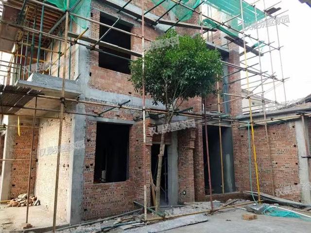 兩面鄰居開間只有8.8米，怎么建房？看看這套花50萬建成的中式別墅！