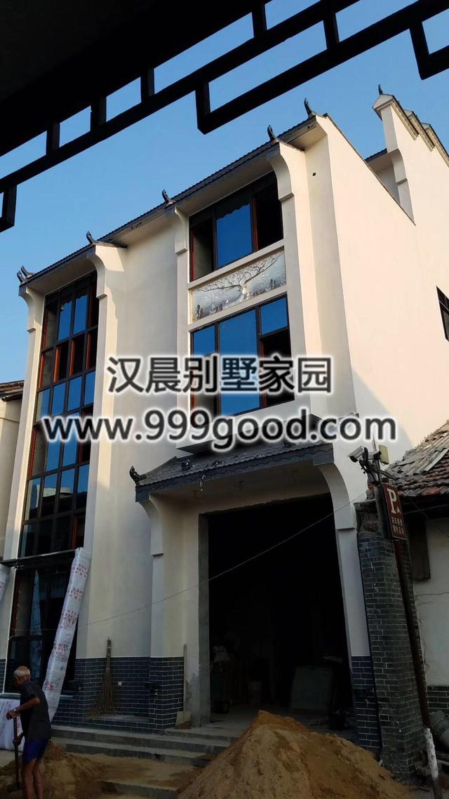 兩面鄰居開間只有8.8米，怎么建房？看看這套花50萬建成的中式別墅！