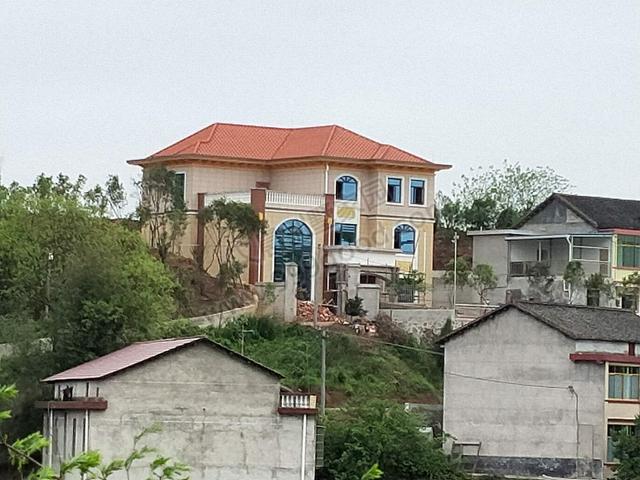 湖南郝總自建15X15米農(nóng)村三層別墅，才花了45萬，宅地臨路，布局完美！