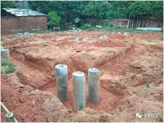 廣東農(nóng)村小伙修建二層半別墅，主體帶小院子30萬，苦累都值得