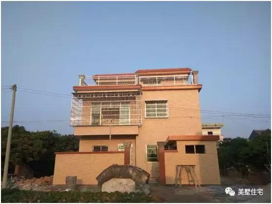 廣東農(nóng)村小伙修建二層半別墅，主體帶小院子30萬，苦累都值得