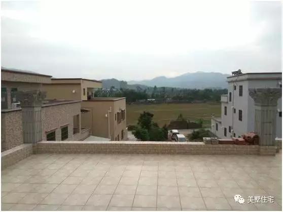 廣東農(nóng)村小伙修建二層半別墅，主體帶小院子30萬，苦累都值得