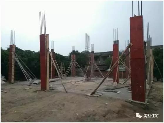 廣東農(nóng)村小伙修建二層半別墅，主體帶小院子30萬，苦累都值得