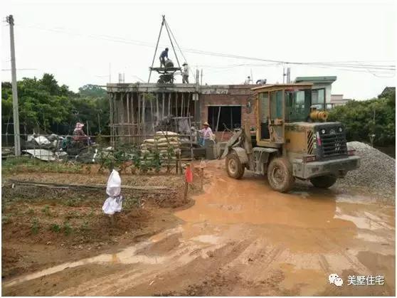 廣東農(nóng)村小伙修建二層半別墅，主體帶小院子30萬，苦累都值得