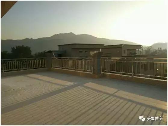 廣東農(nóng)村小伙修建二層半別墅，主體帶小院子30萬，苦累都值得