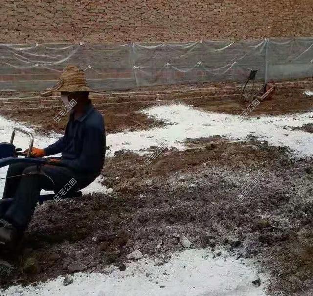 陜西農村自建2層別墅，造價30萬，坡屋頂建成這樣，真不怕漏雨嗎