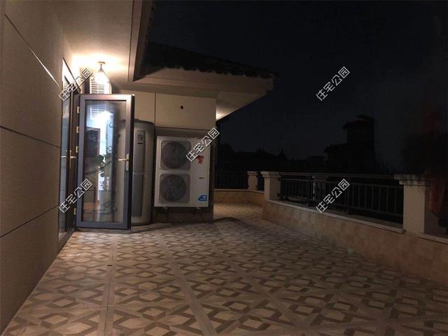 紅磚缺貨，石子每車1200，花了150萬終于建起這棟農村三層別墅