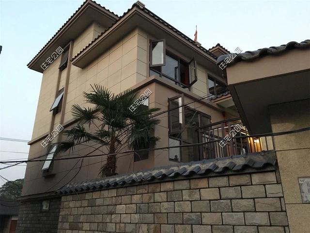 紅磚缺貨，石子每車1200，花了150萬終于建起這棟農村三層別墅