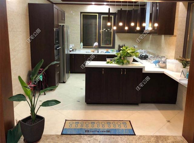 紅磚缺貨，石子每車1200，花了150萬終于建起這棟農村三層別墅