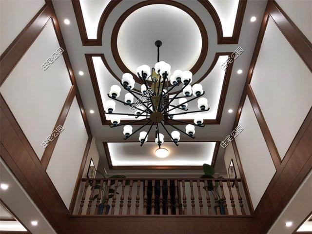 紅磚缺貨，石子每車1200，花了150萬終于建起這棟農村三層別墅