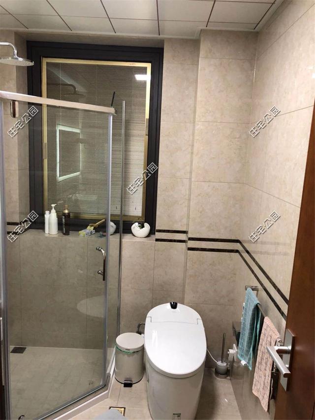 紅磚缺貨，石子每車1200，花了150萬終于建起這棟農村三層別墅