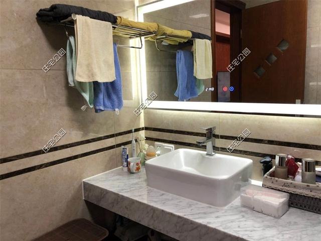 紅磚缺貨，石子每車1200，花了150萬終于建起這棟農村三層別墅