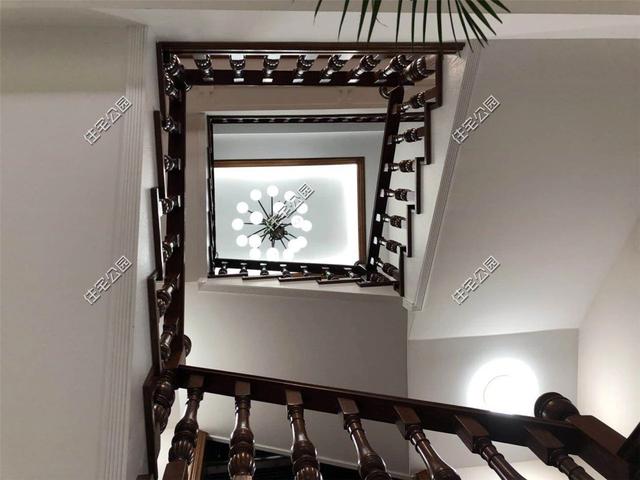 紅磚缺貨，石子每車1200，花了150萬終于建起這棟農村三層別墅