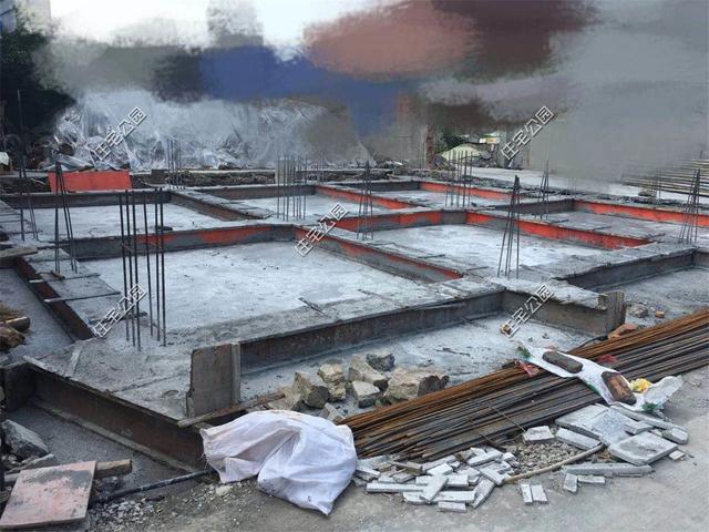 紅磚缺貨，石子每車1200，花了150萬終于建起這棟農村三層別墅