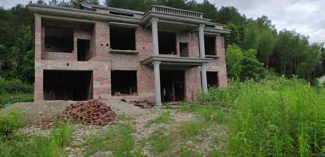 農(nóng)村小伙建房?jī)?nèi)外墻全砌空斗墻，你覺(jué)得這樣結(jié)實(shí)嗎？