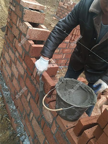 農(nóng)村小伙建房?jī)?nèi)外墻全砌空斗墻，你覺(jué)得這樣結(jié)實(shí)嗎？