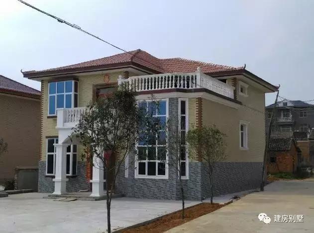 拆掉老家的青磚瓦房，35萬蓋好兩層小別墅，漂亮又實(shí)用