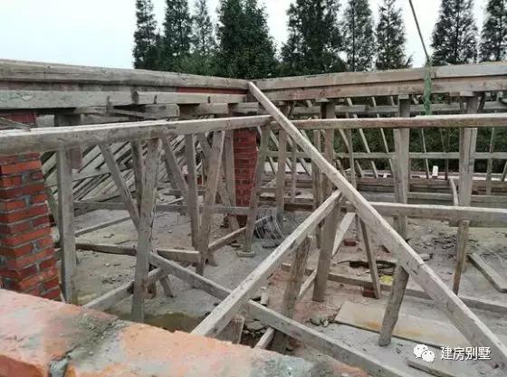 拆掉老家的青磚瓦房，35萬蓋好兩層小別墅，漂亮又實(shí)用