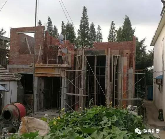 拆掉老家的青磚瓦房，35萬蓋好兩層小別墅，漂亮又實(shí)用