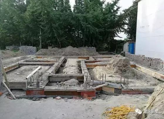 拆掉老家的青磚瓦房，35萬蓋好兩層小別墅，漂亮又實(shí)用