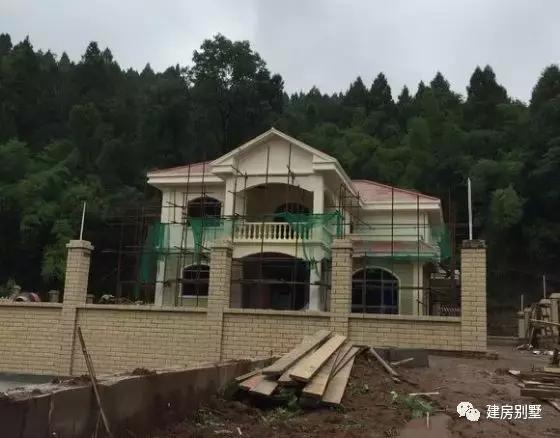 精致漂亮的兩層小別墅圖片，25萬就能建好，全家人的避風(fēng)港