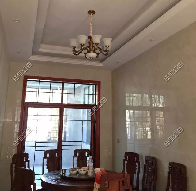 為父母養(yǎng)老，湖南兄妹在農(nóng)村老家修建三層別墅，主體裝修一個花了80萬