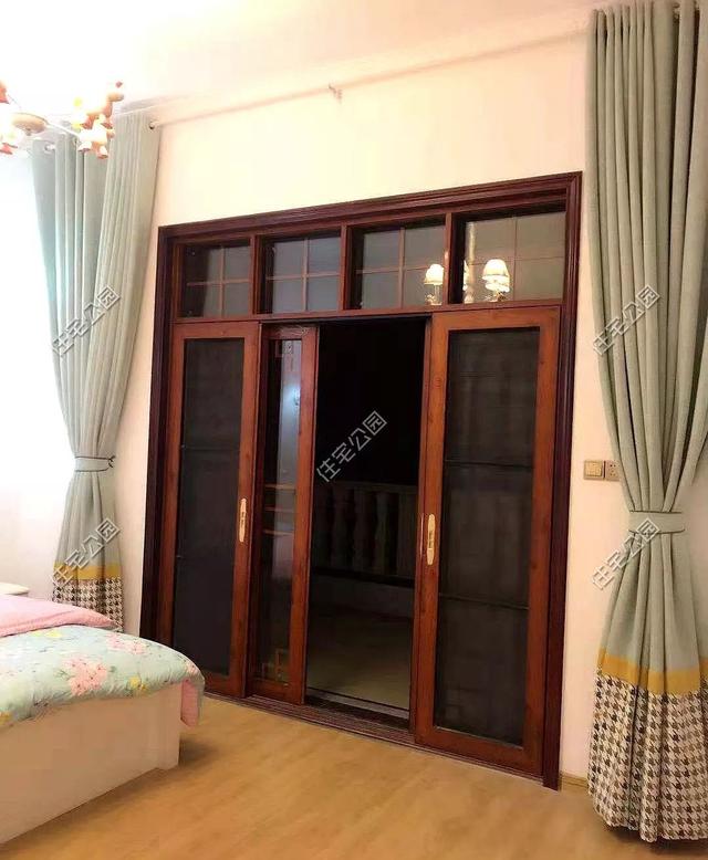 為父母養(yǎng)老，湖南兄妹在農(nóng)村老家修建三層別墅，主體裝修一個花了80萬