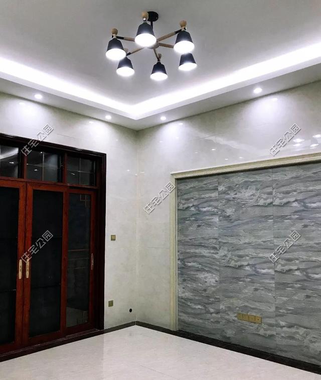 為父母養(yǎng)老，湖南兄妹在農(nóng)村老家修建三層別墅，主體裝修一個花了80萬