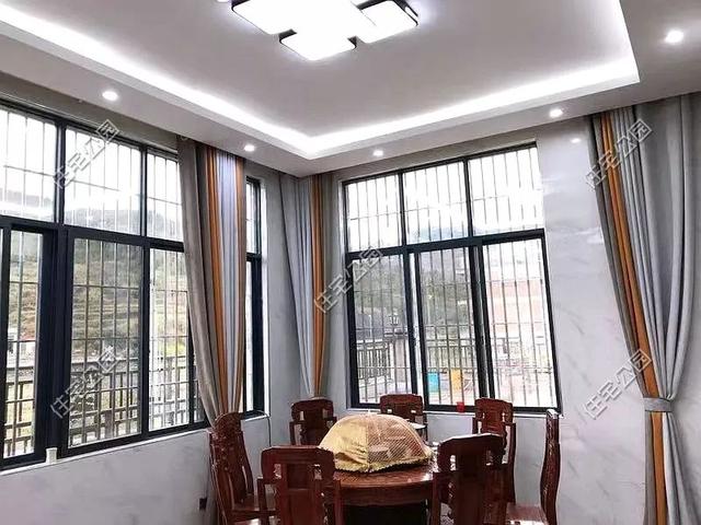 為父母養(yǎng)老，湖南兄妹在農(nóng)村老家修建三層別墅，主體裝修一個花了80萬