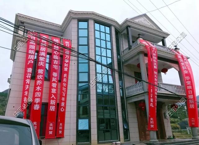 為父母養(yǎng)老，湖南兄妹在農(nóng)村老家修建三層別墅，主體裝修一個花了80萬