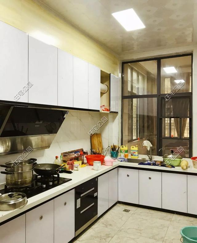 為父母養(yǎng)老，湖南兄妹在農(nóng)村老家修建三層別墅，主體裝修一個花了80萬