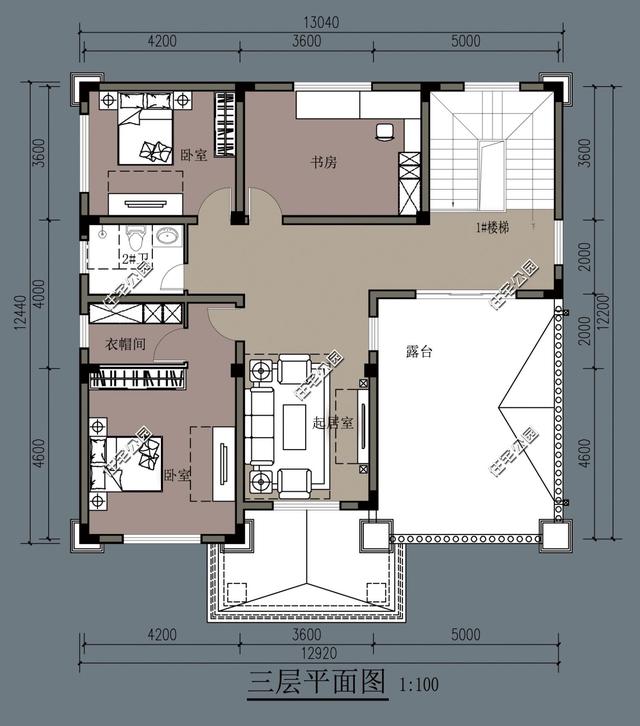 占地160平的三層別墅設(shè)計，挑空客廳配坡屋頂，這樣房子適合農(nóng)村建造
