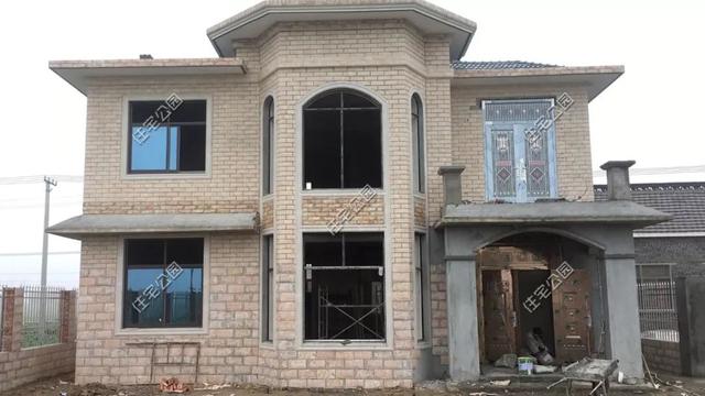 為了落葉歸根，湖南兄弟倆回鄉(xiāng)下建別墅，各自花了60萬(wàn)，享受田園生活