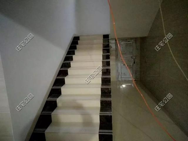 為了落葉歸根，湖南兄弟倆回鄉(xiāng)下建別墅，各自花了60萬(wàn)，享受田園生活