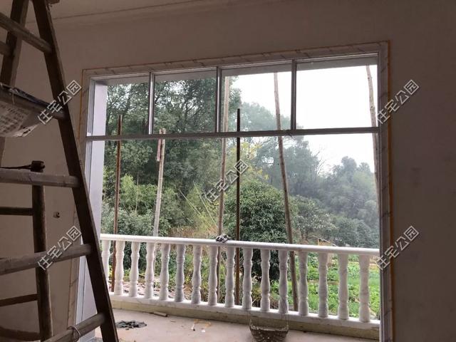 為了落葉歸根，湖南兄弟倆回鄉(xiāng)下建別墅，各自花了60萬(wàn)，享受田園生活