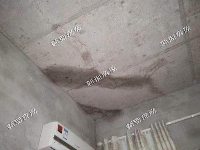 農(nóng)村新房還沒入住，就發(fā)現(xiàn)屋面就有裂縫，這是誰的責(zé)任？