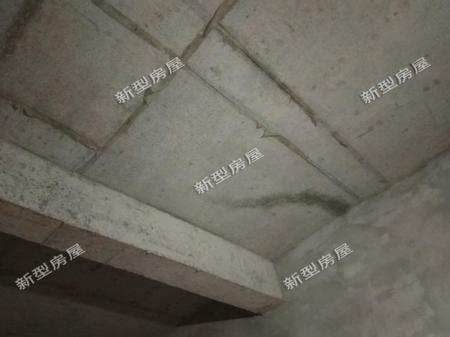 農(nóng)村新房還沒入住，就發(fā)現(xiàn)屋面就有裂縫，這是誰的責(zé)任？