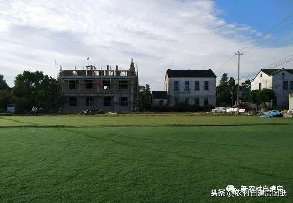 江蘇小伙回農(nóng)村自建別墅，包工包料每瓶1200，村里還有花海、草坪！