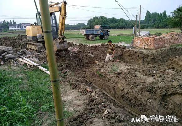 江蘇小伙回農(nóng)村自建別墅，包工包料每瓶1200，村里還有花海、草坪！