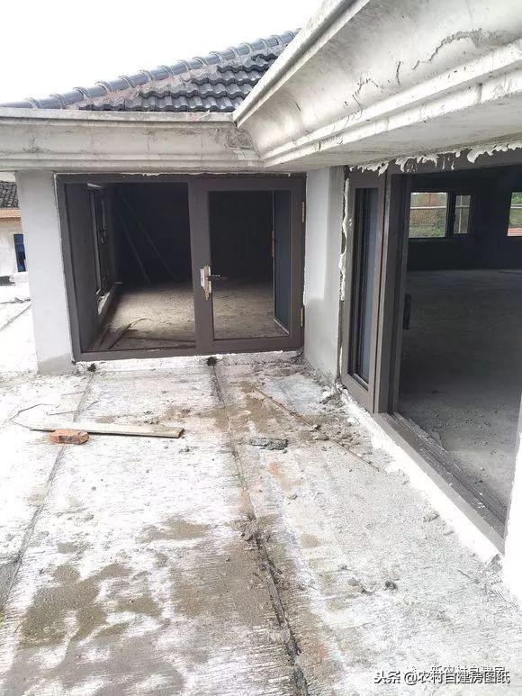 江蘇小伙回農(nóng)村自建別墅，包工包料每瓶1200，村里還有花海、草坪！