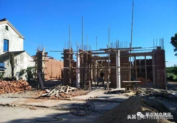 江蘇小伙回農(nóng)村自建別墅，包工包料每瓶1200，村里還有花海、草坪！