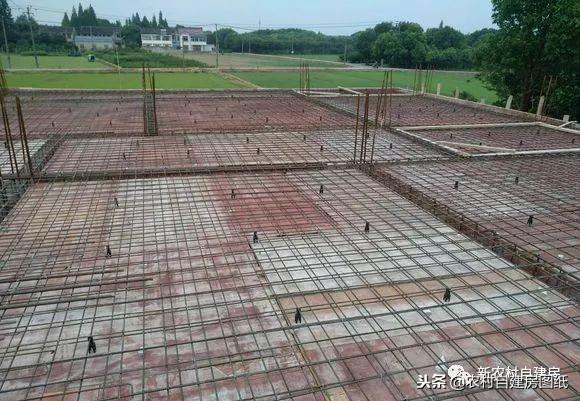 江蘇小伙回農(nóng)村自建別墅，包工包料每瓶1200，村里還有花海、草坪！