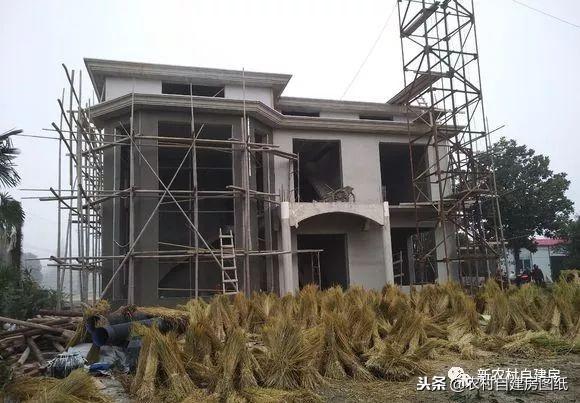 江蘇小伙回農(nóng)村自建別墅，包工包料每瓶1200，村里還有花海、草坪！